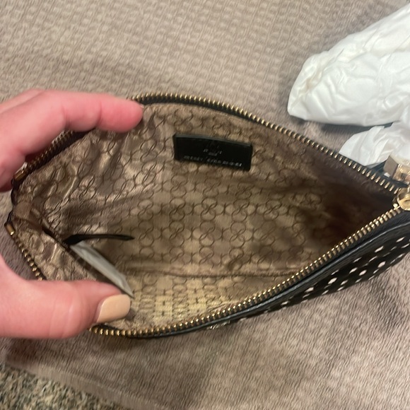 Clutch - Picture 2 of 4